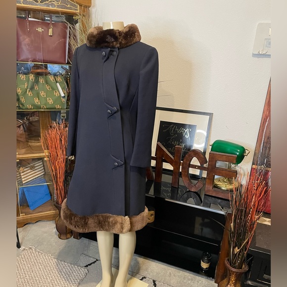 ILGWU Jackets & Blazers - 💙Stunning Vintage ILGWU Coat(maybe wool & fur)
